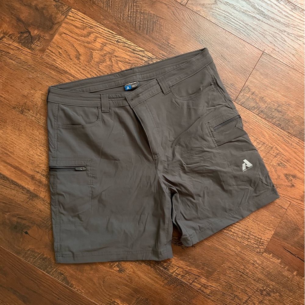 Eddie Bauer Women’s Size 14 Hiking Shorts